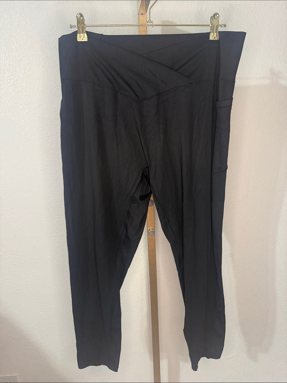 HALARA Black High-Waist cross over Leggings with Side Pocket- 3X- NWT